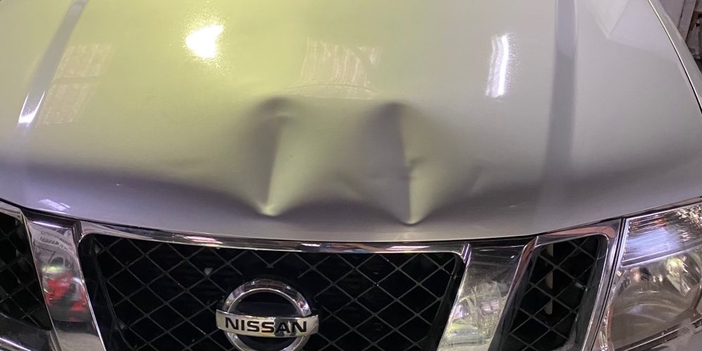 Nissan Navara bonnet dent: drag to compare (before repair)